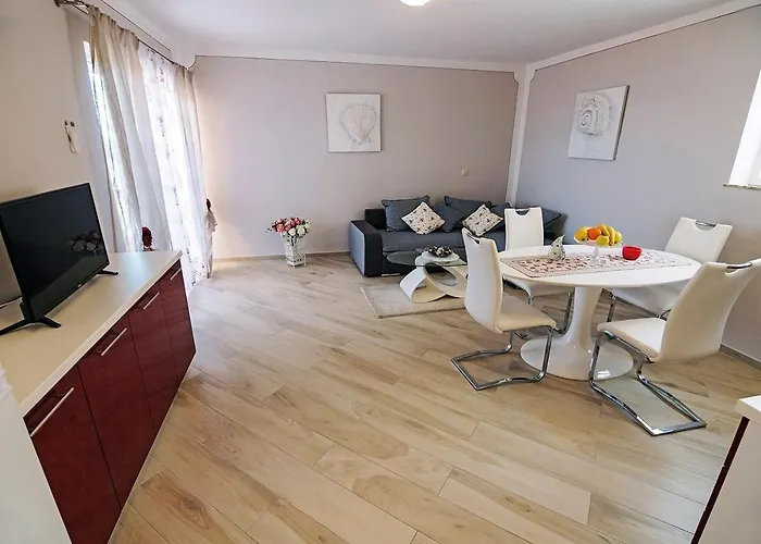 Apartment Family-friendly With Swimming Pool Banjol, Rab - 21952