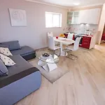 Apartamento Family-friendly With Swimming Pool Banjol, Rab - 21952