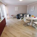Apartamento Family-friendly With Swimming Pool Banjol, Rab - 21952