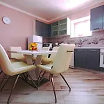 Apartamento Family-friendly With Swimming Pool Banjol, Rab - 21952 *