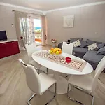 Apartamento Family-friendly With Swimming Pool Banjol, Rab - 21952