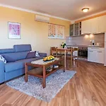Apartamento Family-friendly With Swimming Pool Banjol, Rab - 21952 *