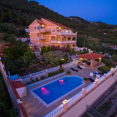 Apartment Family Friendly With A Swimming Pool Banjol, Rab - 21952 Banjol