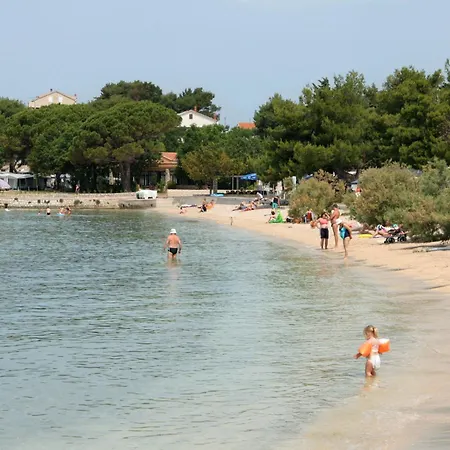 Apartamento Family-friendly With Swimming Pool Banjol, Rab - 21952 Banjol